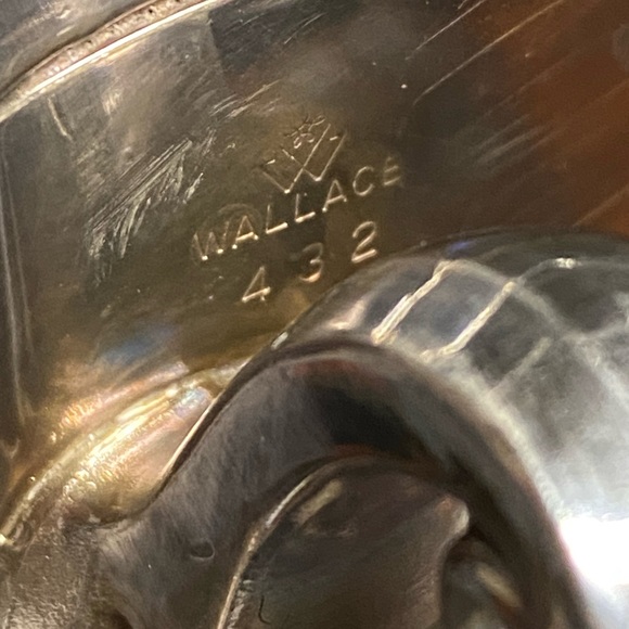 Vintage Wallace Baroque Silver-Plate
Clam Shell Three Plate Footed Dish #432 - Picture 5 of 6